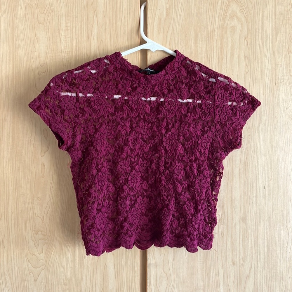 Lacy,cap sleeve crop top